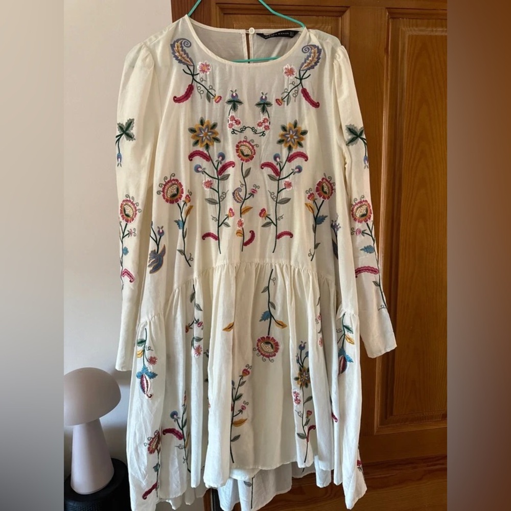 Girls' White Embroidered Floral Long-Sleeve Dress